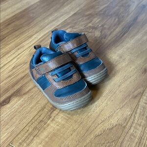 Stride Rite Kids Sneakers in Brown and Navy